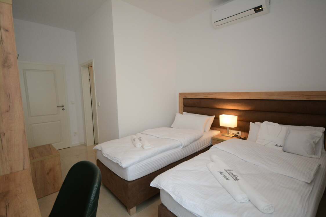 Room 1 — Guesthouse rooms, Groß-Buchholz, Hannover — 2